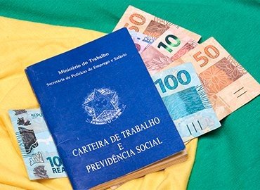 Comissão de Finanças aprova pagamento de 14° salário aos segurados da Previdência Social
